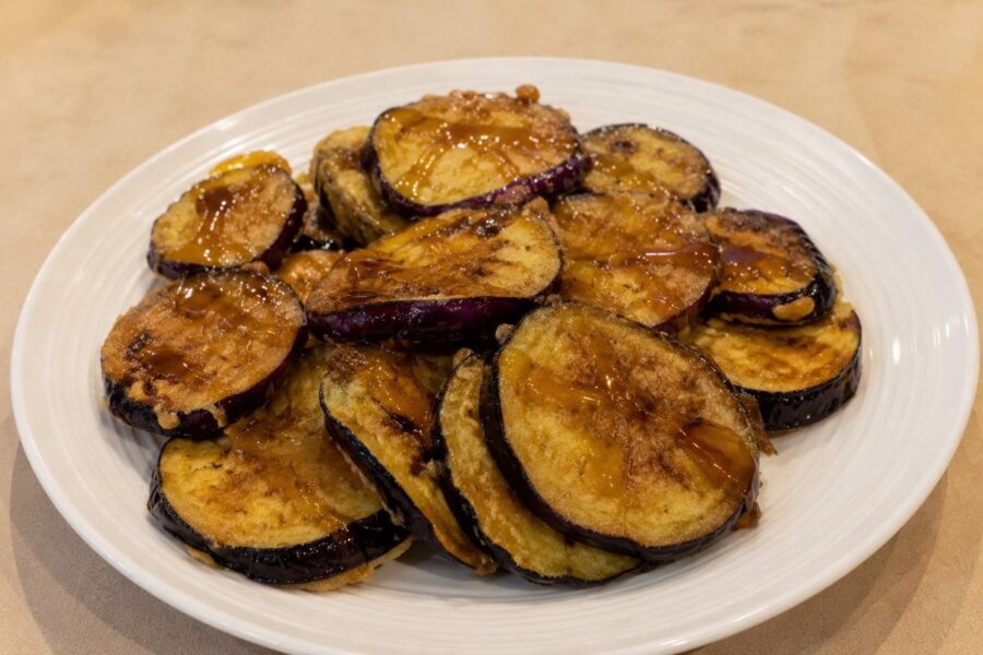 Berenjenas fritas con miel de caña al estilo cordobés