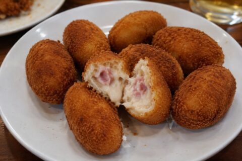 Croquetas de jamón caseras cremosas y crujientes
